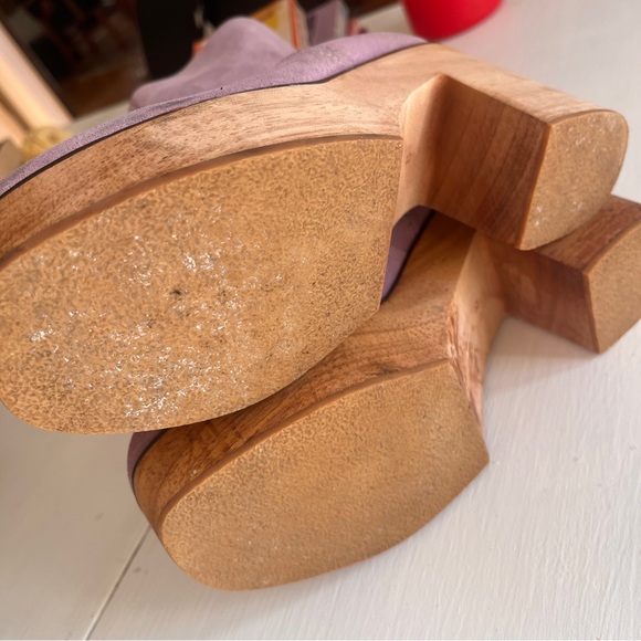 Lilac Charlottes Stone Wooden Boots - Picture 4 of 4